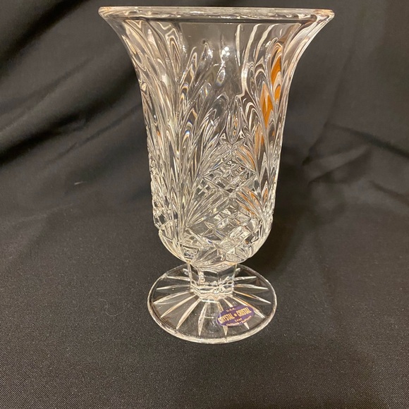 Vintage 1980’ Hand Cut Crystal Vase - Picture 4 of 4